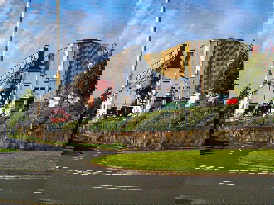 Khám phá sự đa dạng của rượu whisky mạch nha của nhà máy chưng cất Loch Lomond Khám phá sự đa dạng của rượu whisky mạch nha của nhà máy chưng cất Loch Lomond