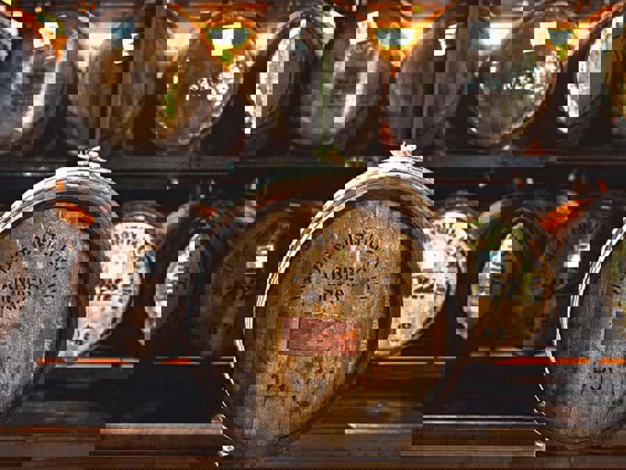 Thùng rượu Ardbeg quý hiếm bán với mức giá kỉ lục Thùng rượu Ardbeg quý hiếm bán với mức giá kỉ lục