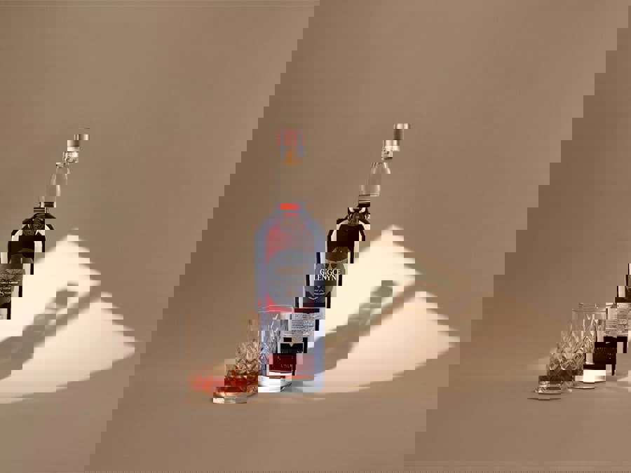 Glengoyne Russell Family Cask 38 năm được phát hành Glengoyne Russell Family Cask 38 năm được phát hành