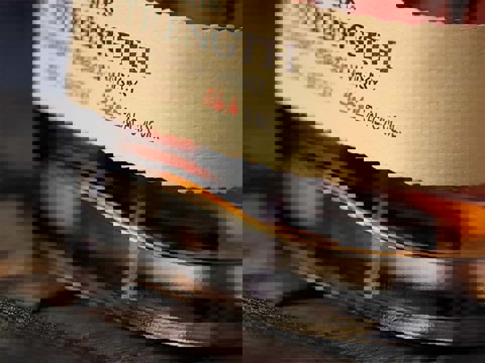 Thưởng thức rượu whisky ở nồng độ cồn cao 