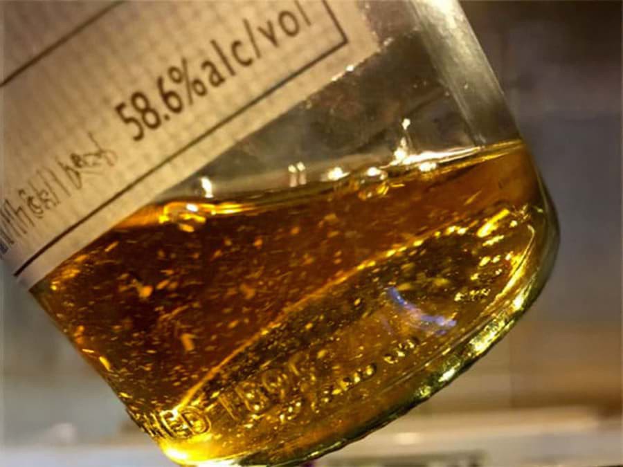 Vấn đề gàu trong rượu whisky Vấn đề gàu trong rượu whisky