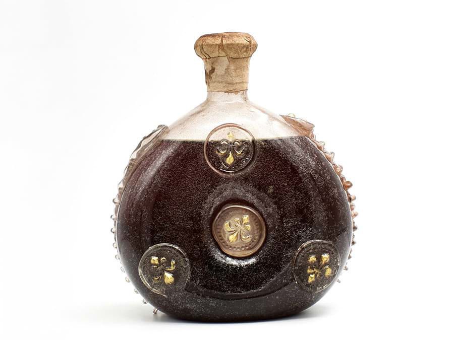 Chai Louis XIII 1865 có thiết kế độc nhất vô nhị Chai Louis XIII 1865 có thiết kế độc nhất vô nhị