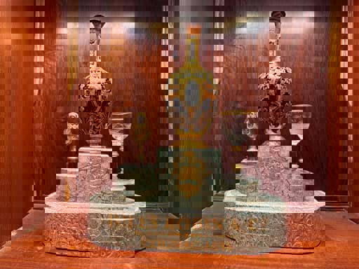 Chai rượu Cognac lâu đời nhất Thế giới 1696 đã được 328 năm tuổi