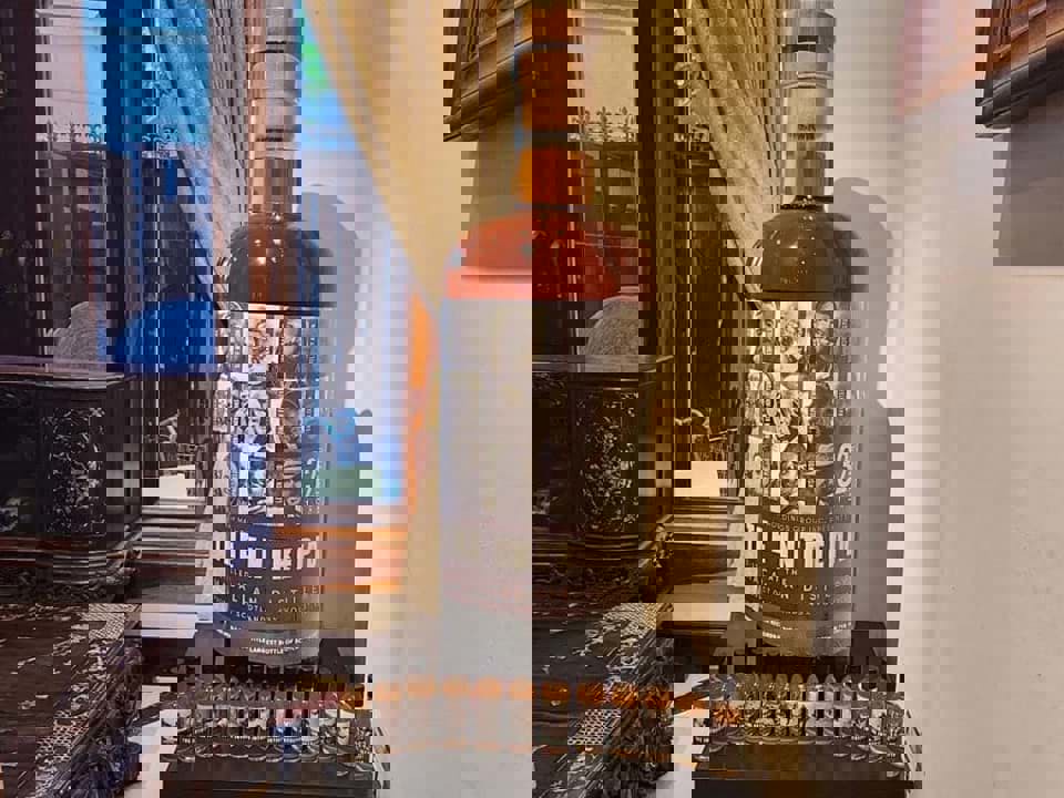 The Interpid Macallan 32 năm tuổi chính thức đạt thêm kỷ lục Chai Whisky giá trị nhất thế giới