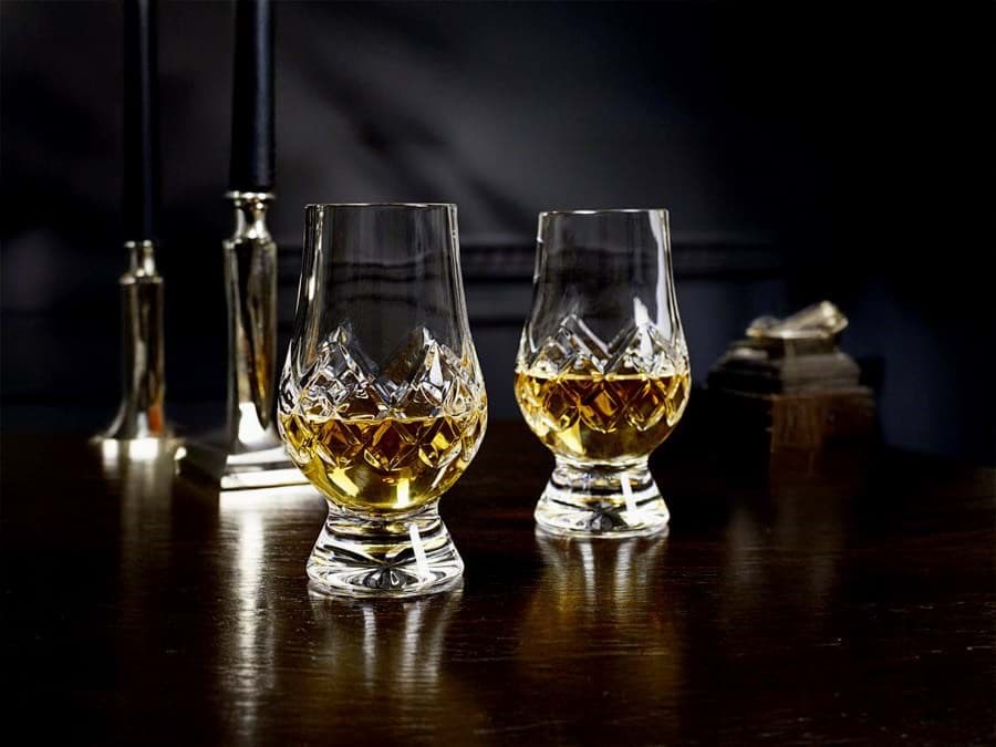 Những loại ly thưởng thức whisky & Scotch tốt nhất cho những người yêu rượu