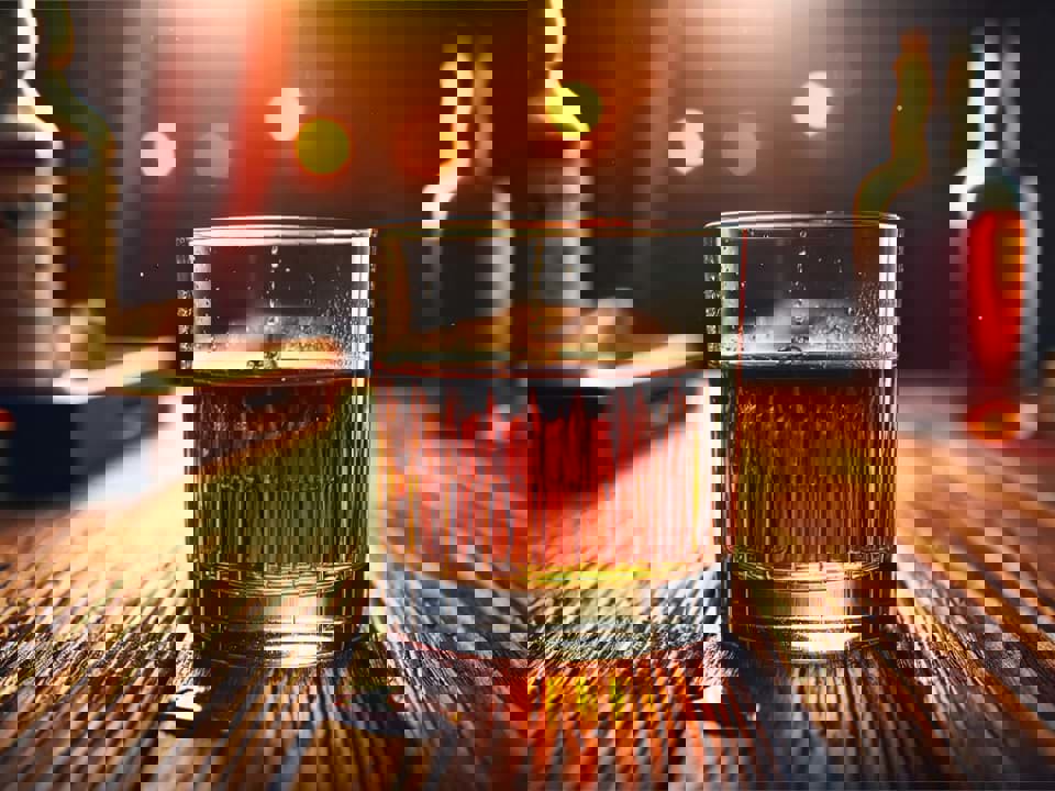 Thuế rượu mạnh tăng hai con số ở Scotland