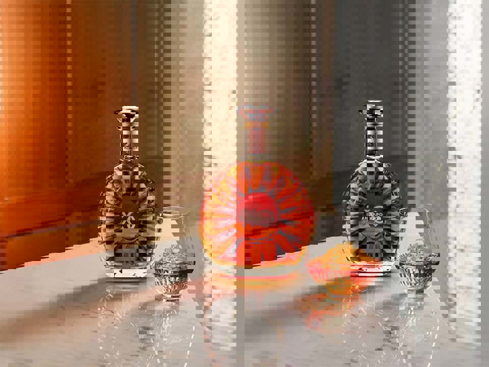 Remy Martin XO x Anish Kapoor được phát hành 