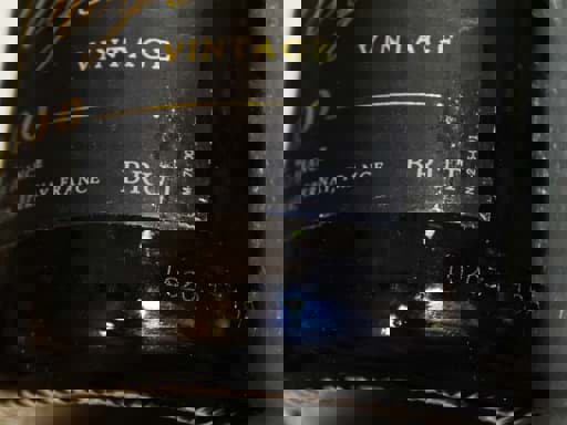 Lot number trên nhãn chai vang có nghĩa là gì?