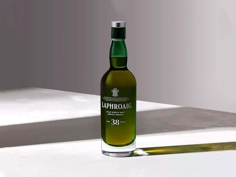 Laphroaig 38 năm được phát hành với giá 4.100 bảng Anh