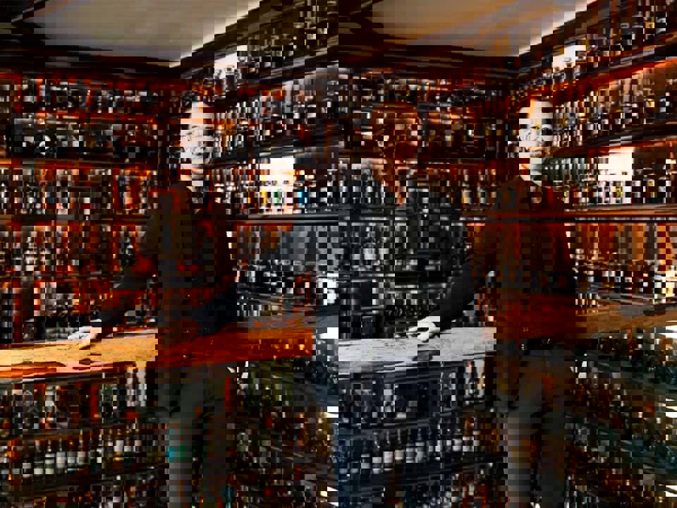 Gặp Gỡ Nhà Sưu Tầm Đã Phá 20 Kỷ Lục Guinness Với Bộ Sưu Tập Whisky Trị Giá 150 Triệu Đô