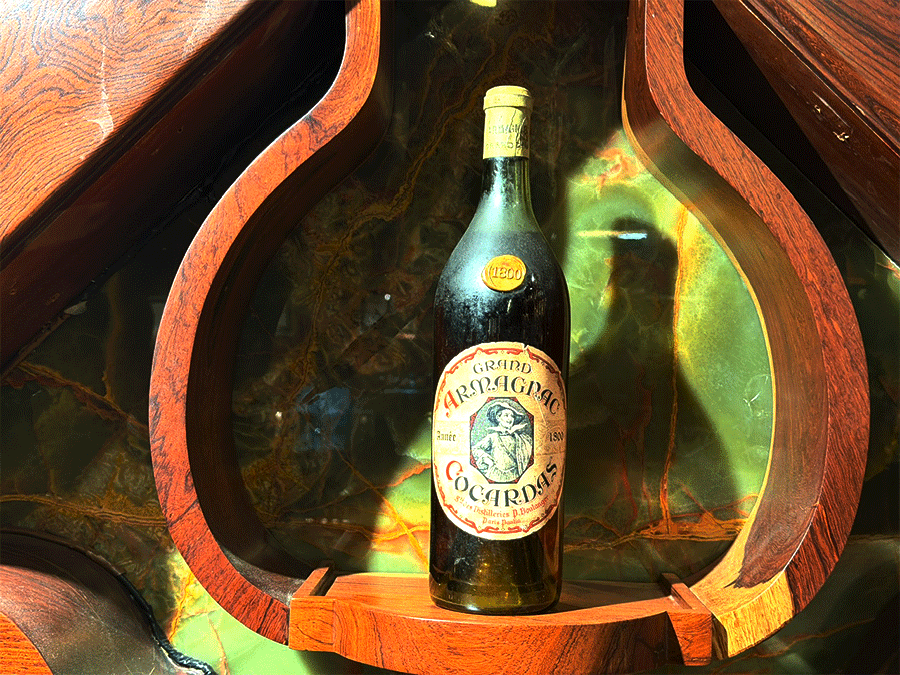 Vua rượu Thế giới - Nguyễn Đình Tuấn Việt nâng kỷ lục Guinness từ 20 lên 21 với Armagnac 1800