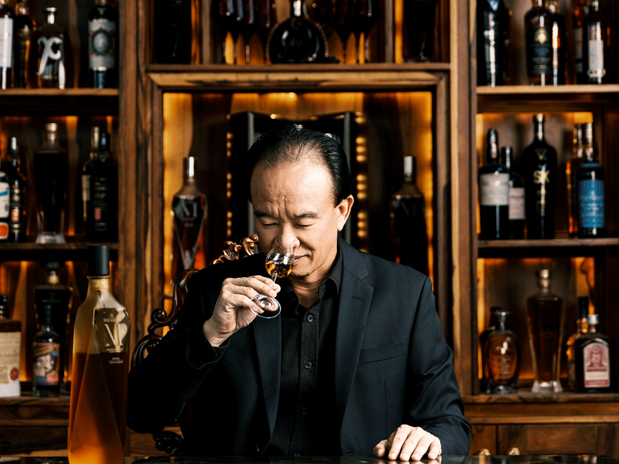 Nguyễn Đình Tuấn Việt - doanh nhân Việt sở hữu nhiều kỷ lục Guinness Thế giới về rượu mạnh