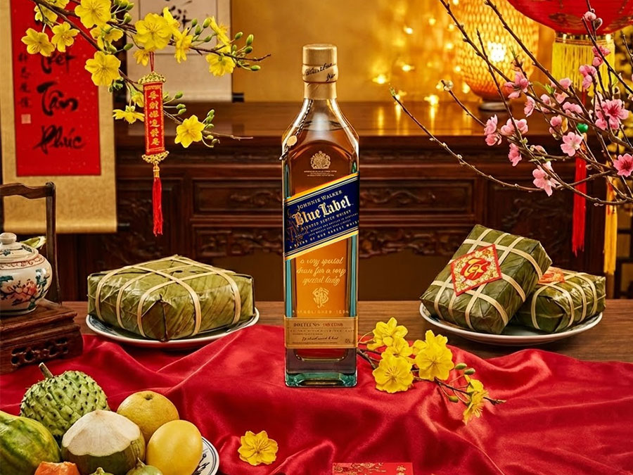 Khắc chữ trên nhãn chai rượu