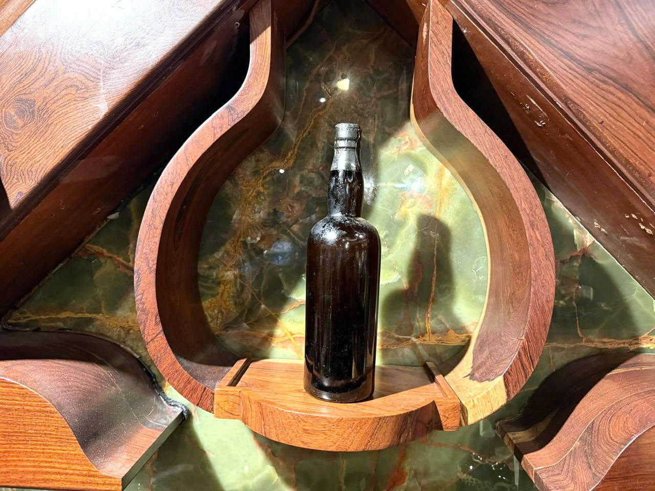 Chai whisky lâu đời nhất thế giới Chai whisky lâu đời nhất thế giới