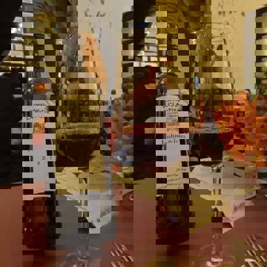 Bí quyết chọn & thưởng thức rượu vang tại nhà hàng cho người mới bắt đầu.