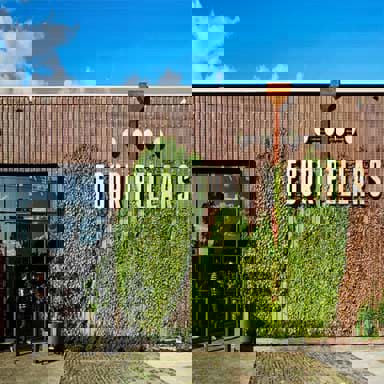 Four Pillar mở cửa nhà máy chưng cất 