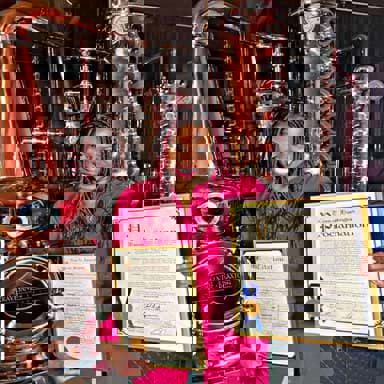 Bậc thầy chưng cất người phụ nữ Mỹ gốc Phi đầu tiên đã nhận được 5 Proclamatins từ chính phủ