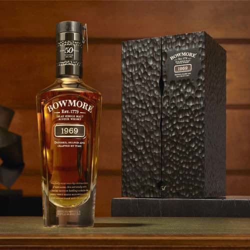 Bowmore phát hàng chai rượu whisky 50 năm Bowmore phát hàng chai rượu whisky 50 năm